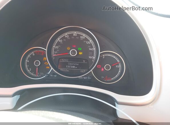 3VW5DAAT3JM510735 2018 VOLKSWAGEN BEETLE White Вид задніх сидінь