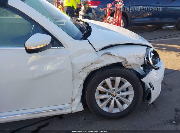 3VW5DAAT3JM516437 2018 VOLKSWAGEN BEETLE White Widok z przodu