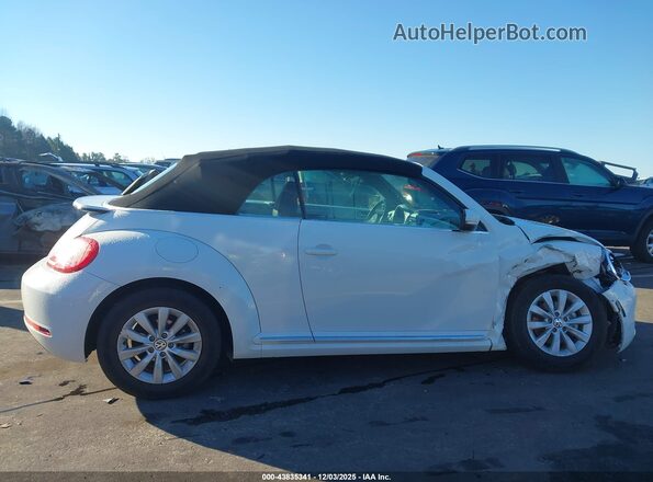 3VW5DAAT3JM516437 2018 VOLKSWAGEN BEETLE White Widok wnętrza z tyłu