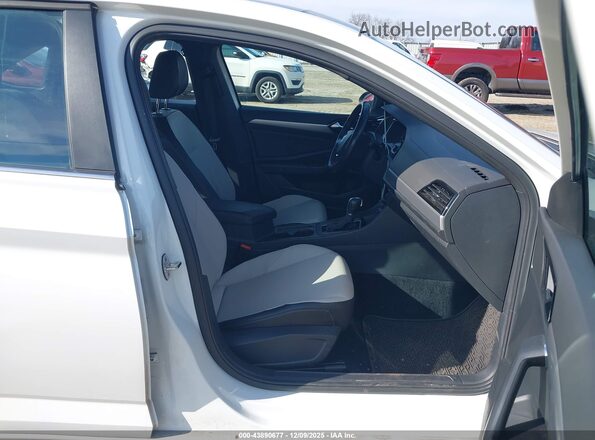 3VWCB7BU6KM224712 2019 VOLKSWAGEN JETTA Белый Вид салона спереди