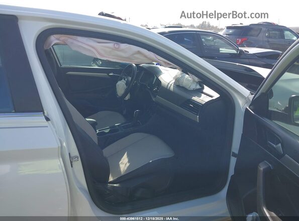 3VWCB7BUXLM022652 2020 VOLKSWAGEN JETTA Белый Вид салона спереди