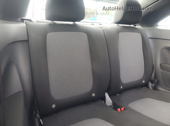 3VWF17AT1HM611749 2017 VOLKSWAGEN BEETLE Blue Widok tylnych siedzeń