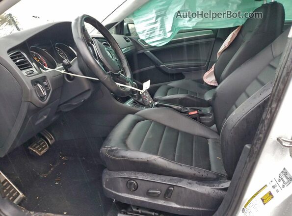 3VWH17AU8JM762255 2018 VOLKSWAGEN GOLF Белый Вид салона спереди