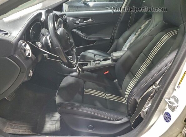 WDCTG4GB2JJ384408 2018 MERCEDES-BENZ GLA Белый Вид панели приборов