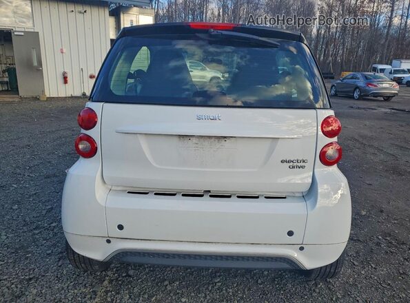 WMEEJ9AA9GK842074 2016 SMART FORTWO Белый Вид салона спереди