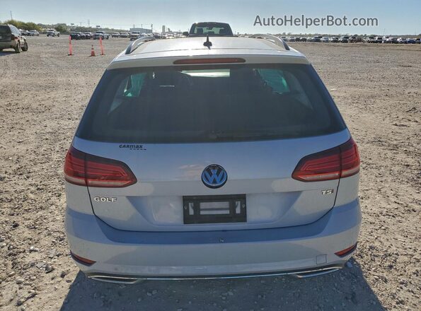 3VWD17AU5JM768013 2018 VOLKSWAGEN GOLF Серебряный Вид салона спереди