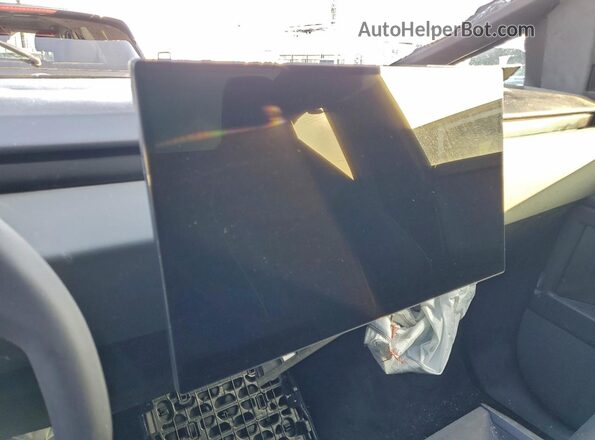 7G2CEHED9SA058678 2025 TESLA CYBERTRUCK Серебряный Вид задних сидений