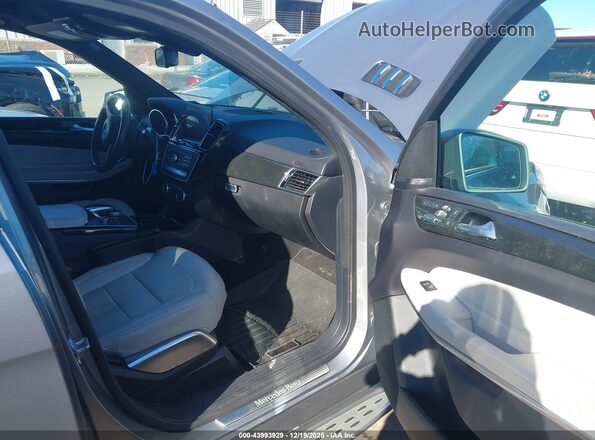 4JGDF7DE5HA772400 2017 MERCEDES-BENZ GLS 550 Серый Вид салона спереди