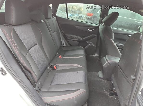 4S3GTAM68J3710046 2018 SUBARU IMPREZA White Widok tylnych siedzeń