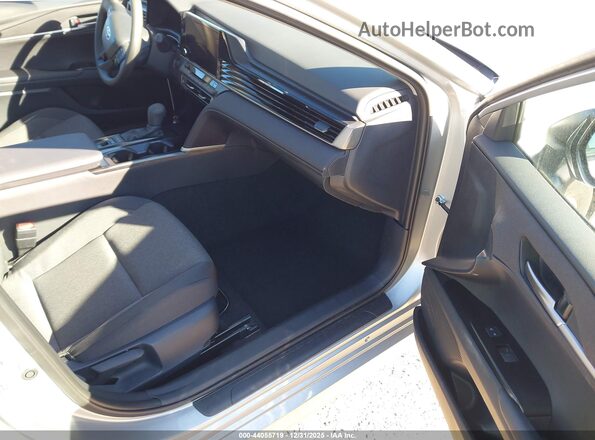 4T1DAACK1TU225764 2026 TOYOTA LE Серебряный Вид салона спереди