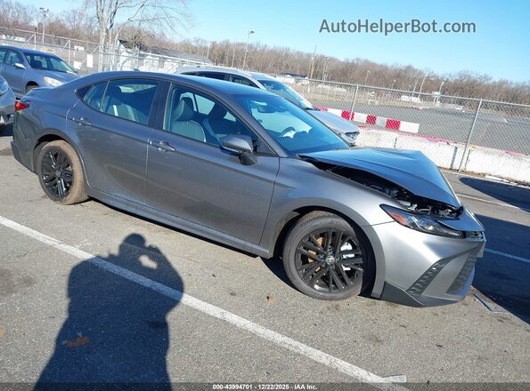 4T1DAACK1TU657996 2026 TOYOTA CAMRY Серебряный Передняя правая четверть