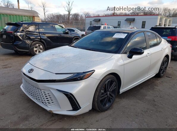 4T1DAACK6SU026207 2025 TOYOTA CAMRY Белый Вид спереди