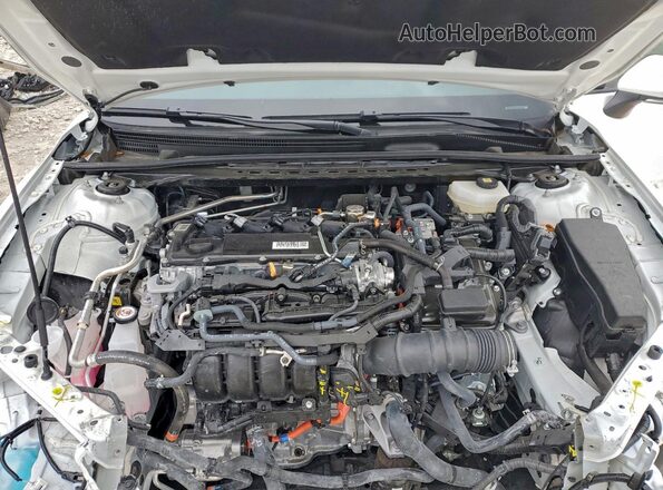 4T1DAACKXSU118002 2025 TOYOTA CAMRY White უკანა სალონის ხედი