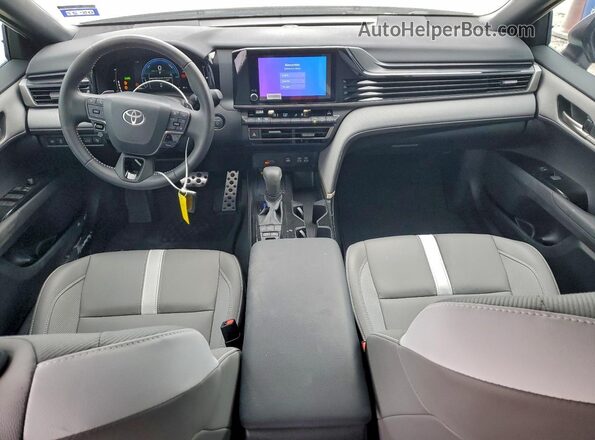 4T1DAACKXSU118002 2025 TOYOTA CAMRY White წინა პანელის ხედი