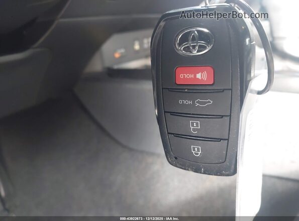 4T1DAACKXTU218585 2026 TOYOTA LE Синий Вид панели приборов