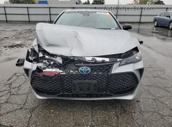 4T1E21FB2LU019253 2020 TOYOTA AVALON Серебряный Вид спереди
