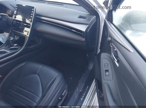 4T1FZ1FB1MU058045 2021 TOYOTA AVALON Серебряный Вид салона спереди
