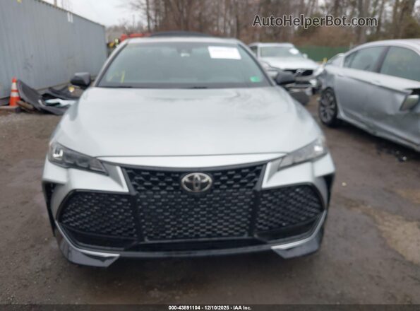 4T1FZ1FB5LU053865 2020 TOYOTA AVALON Серебряный Вид задней части салона