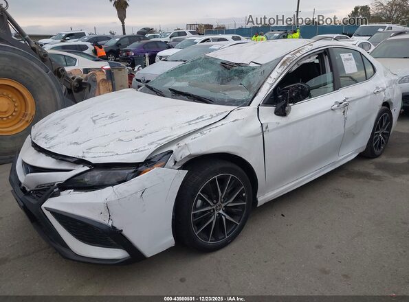 4T1G31AK3RU073702 2024 TOYOTA CAMRY HYBRID Белый Передняя левая четверть