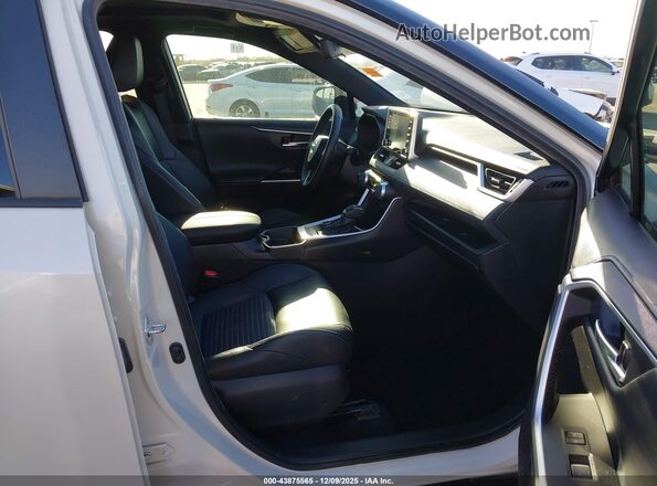 4T3E6RFV4MU064085 2021 TOYOTA RAV4 HYBRID Белый Вид салона спереди