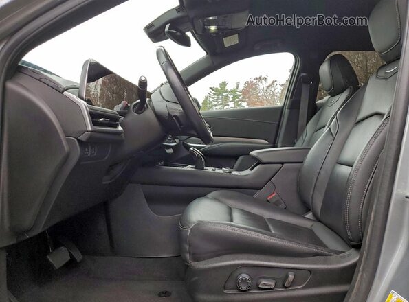 1GYFZCR41RF214779 2024 CADILLAC XT4 Silver Widok deski rozdzielczej