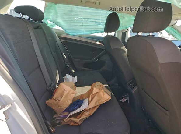 3VWD17AU5JM768013 2018 VOLKSWAGEN GOLF Серебряный Вид подкапотного пространства
