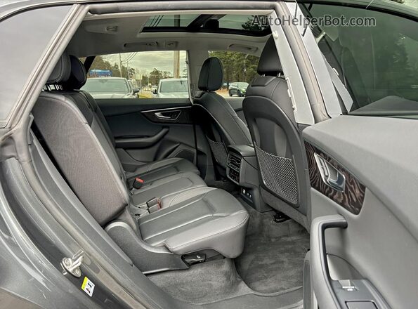 WA1EVAF18LD018010 2020 AUDI Q8 Серый Вид салона спереди