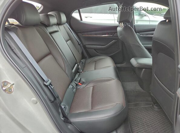 JM1BPAML4T1850131 2026 MAZDA 3 White Vista interior trasera