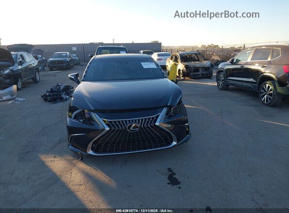 58ADA1C10RU043949 2024 LEXUS ES 300H Черный Вид задней части салона