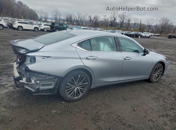 58ADZ1B10SU200427 2025 LEXUS ES Серебряный Задняя правая четверть