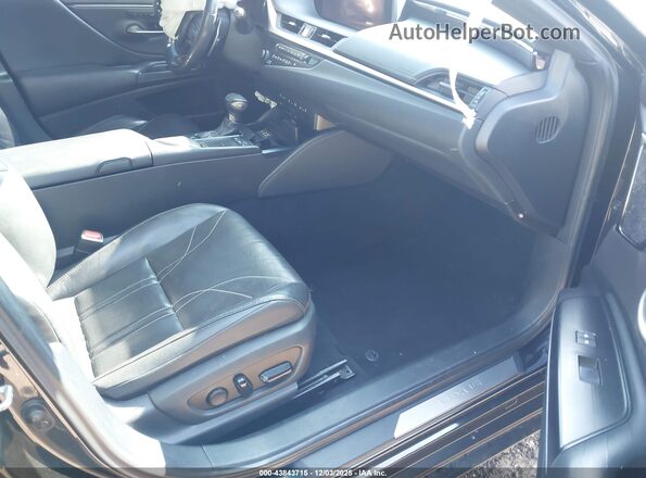 58AE21B19LU010345 2020 LEXUS ES 300H Черный Вид салона спереди