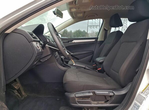 1VWAT7A34HC031370 2017 VOLKSWAGEN PASSAT Белый Вид панели приборов