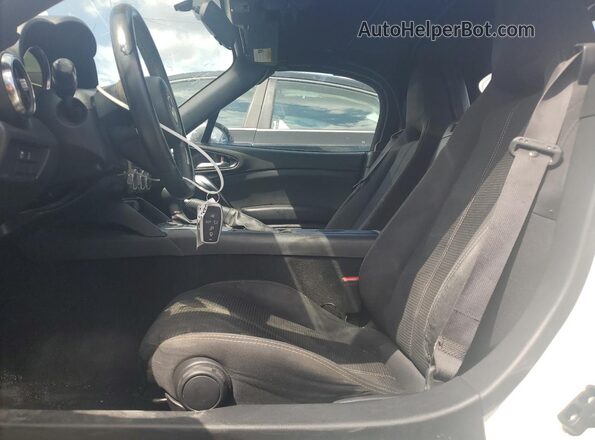 JC1NFAEK9H0102197 2017 FIAT 124 White Vista del salpicadero