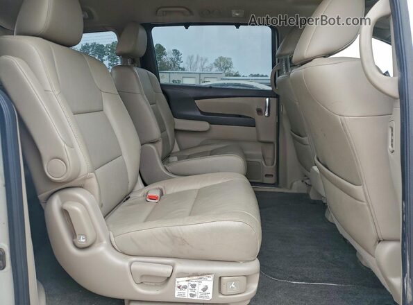 5FNRL5H90HB018008 2017 HONDA ODYSSEY White Widok wnętrza z tyłu