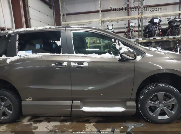 5FNRL6H54NB033545 2022 HONDA ODYSSEY Gray Vista interior trasera