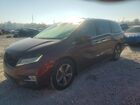 2018 Honda Odyssey Touring Burgundy vin: 5FNRL6H8XJB076873