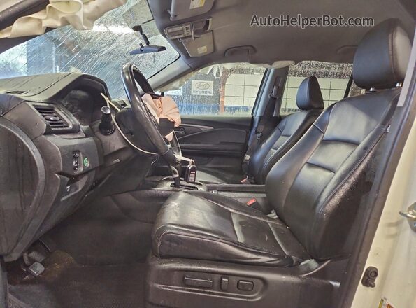 5FPYK3F56HB003779 2017 HONDA RIDGELINE Белый Вид салона спереди