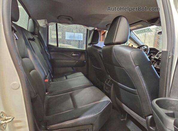5FPYK3F56HB003779 2017 HONDA RIDGELINE Белый Вид задних сидений