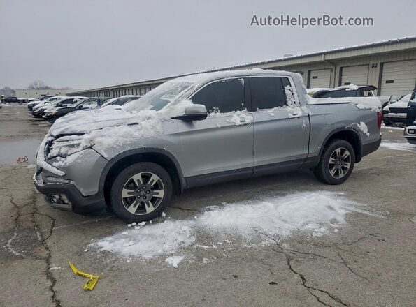 5FPYK3F75JB002534 2018 HONDA RIDGELINE Silver Vista tres cuartos delantera izquierda