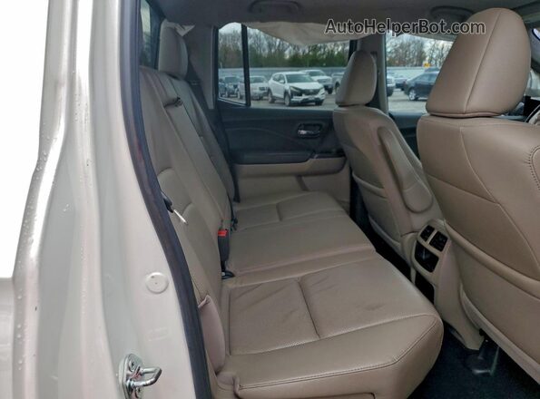 5FPYK3F78JB004990 2018 HONDA RIDGELINE White Widok tylnych siedzeń