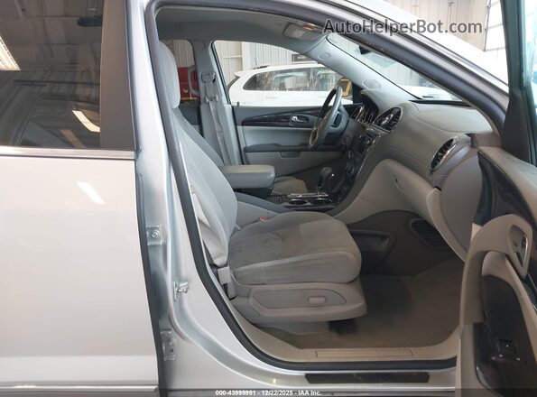 5GAKRAKD2HJ312316 2017 BUICK ENCLAVE Серебряный Вид салона спереди