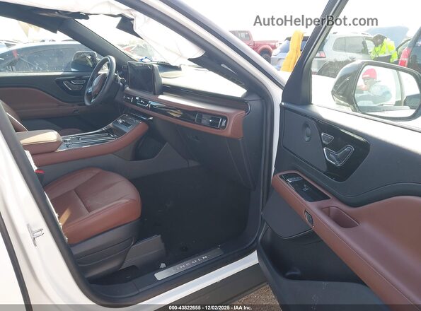 5LM5J7WC0SGL22900 2025 LINCOLN AVIATOR Белый Вид салона спереди