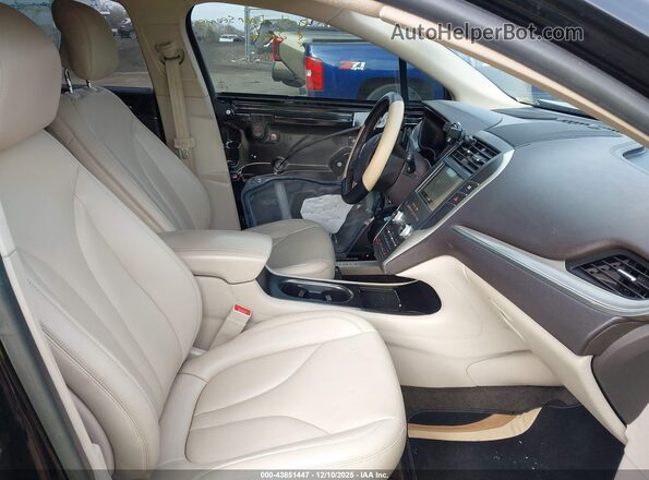 5LMCJ1D94JUL18151 2018 LINCOLN MKC Черный Вид салона спереди