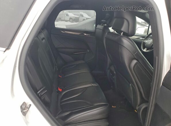 5LMCJ1D98JUL20582 2018 LINCOLN MKC White Rear interior view