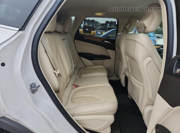5LMCJ2C99GUJ21363 2016 LINCOLN MKC Белый Вид задней части салона
