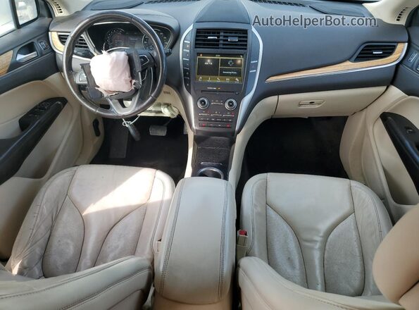 5LMCJ2D95GUJ12691 2016 LINCOLN MKC Белый Вид панели приборов