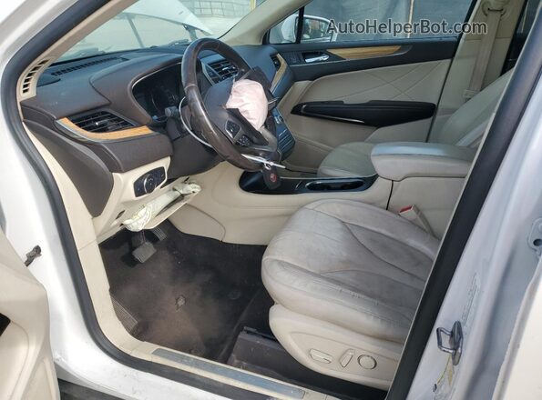 5LMCJ2D95GUJ12691 2016 LINCOLN MKC Белый Вид салона спереди