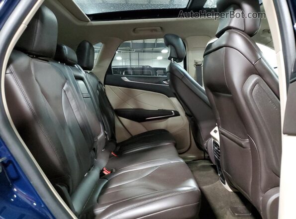 5LMCJ3D90KUL21772 2019 LINCOLN MKC Синий Вид задней части салона