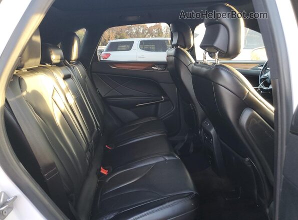 5LMCJ3D98JUL19119 2018 LINCOLN MKC White Rear interior view