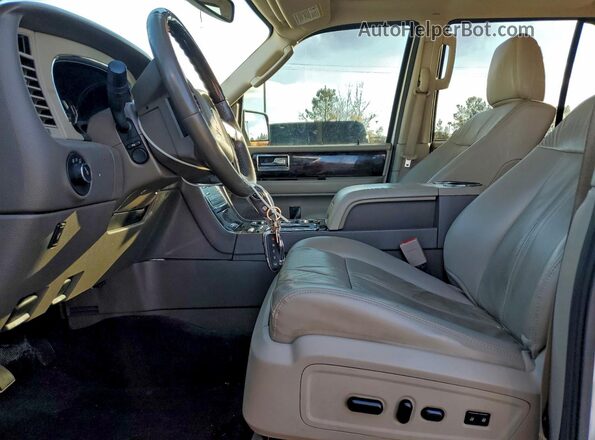5LMJJ2HT4HEL09151 2017 LINCOLN NAVIGATOR White Սալոնի դիմացի տեսք